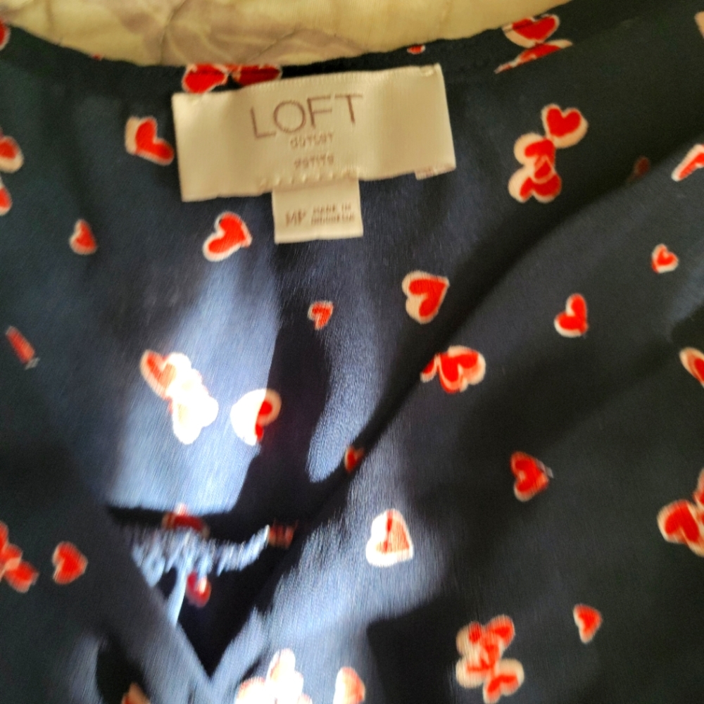Loft petite size medium wrong size. Only worn once. Too loose for me.